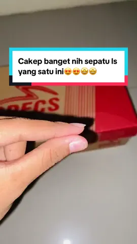 Cakep banget nih sepatu futsal yang satu ini🔥🤩 #futsalindonesia #lightspeedreborn #specsindonesia #trend #fyp 