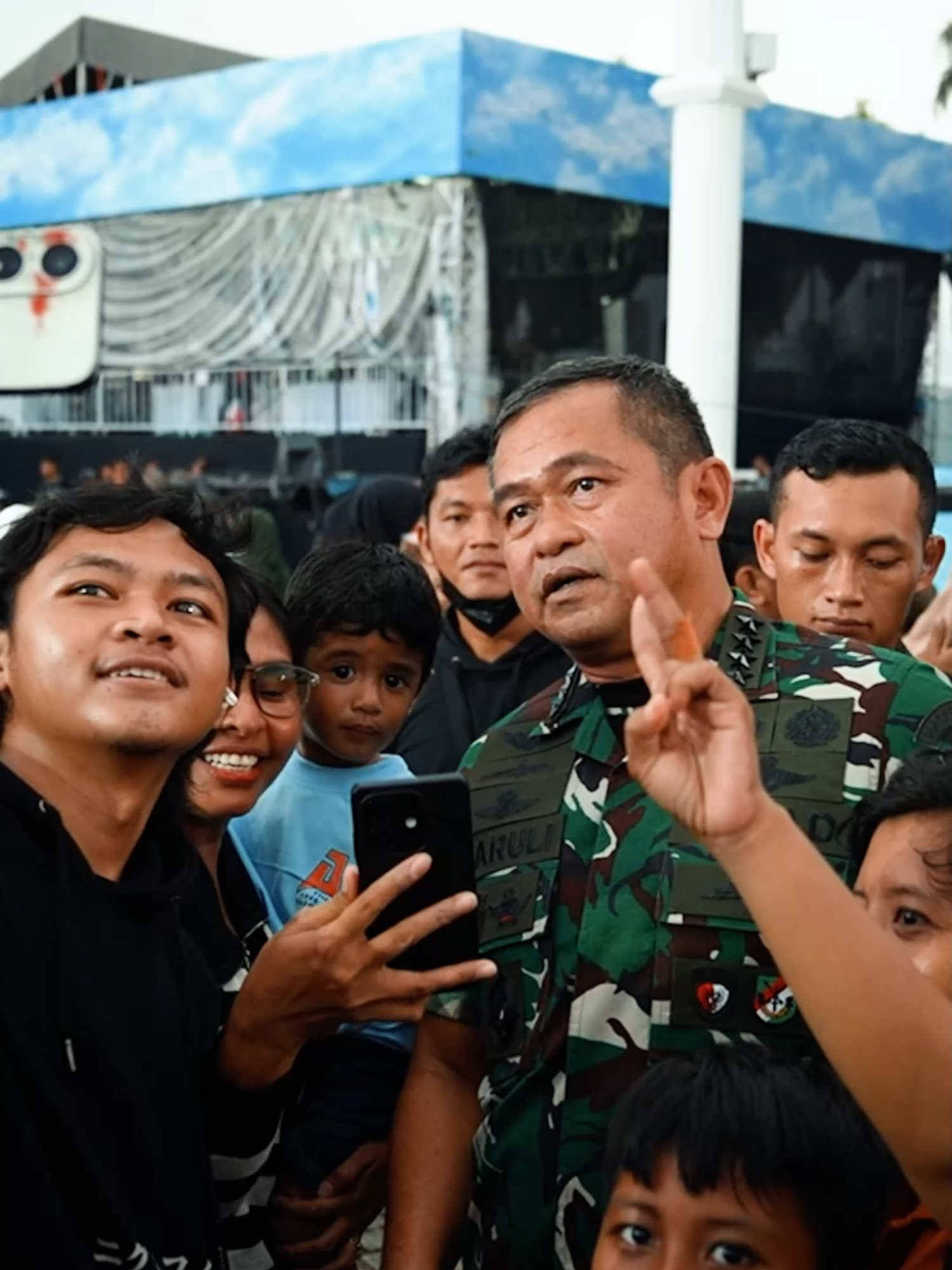 Kedekatan Bapak Kasad dengan masyarakat. ##tniad ##tniindonesia🇮🇩 ##fyp ##jenderalmarulisimanjuntak #bekerjadenganhati