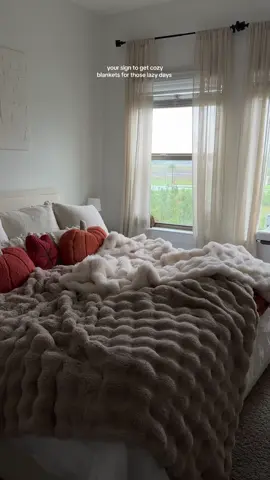Your sign to get cozy. Tap the link in bio to shop! #fyp #cozyhome #fauxfurblanket #cozyvibes #homecomfort