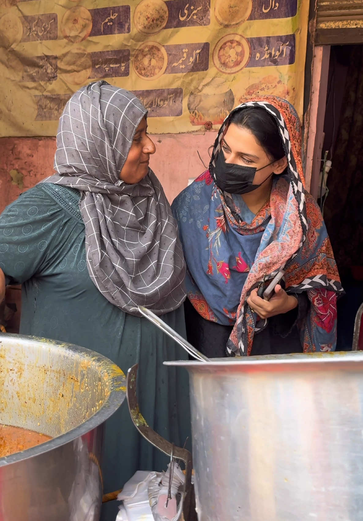 Meet a talented lady from multan who never begged from anyone!  . She started their own business when her husband is paralysed.  . 📍 Behn jee k tasty khanay Main nawabpur pull, near head muhammadwala road, Multan.  . #Streetfood #Foodvlogger #Pakistanifood #desifood #food 