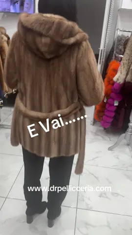 E Vaiiiii…….. . . drpellicceria Pellicceria DeRosa . . Arzano Unica Sede Via don luigi Sturzo 4 . . 📞 3358198167 . . da noi puoi PAGARE in  3RATE SENZA INTERESSI  . . Vendita Online  Spedizione 🚚 Gratuita  . . #bomberuomo #minck #fox #chinchilla #lavorazioneartigianale 