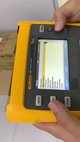 Ini apa ya ? 🤔 #elektrik #teknisilistrik #listrik #lewatberanda #fluke 