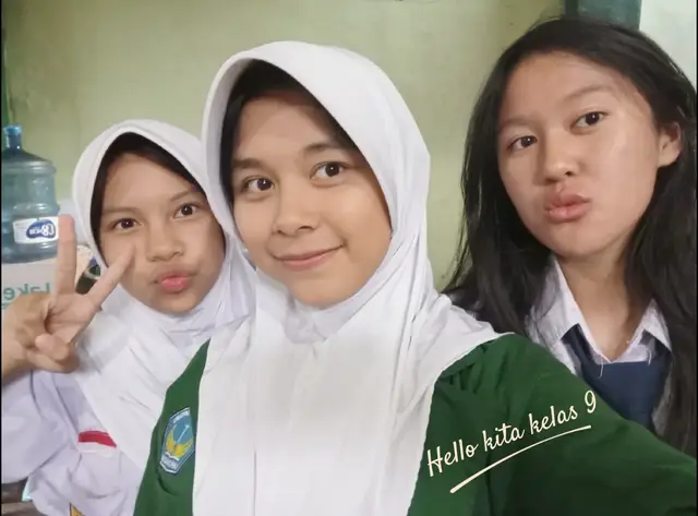 sehat selalu ya barudak bageur🤗 #selasa #selfie #dikantin #jajanan 