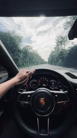 Góc nhìn thứ nhất khi chạy Porsche #porsche #cayenne #xuhuong 