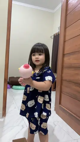 Kurir gemoy antar paket 🤏🏻😂😍  #fyp #videoanakanaklucu #anaklucugemes #gemoy #mainananak 