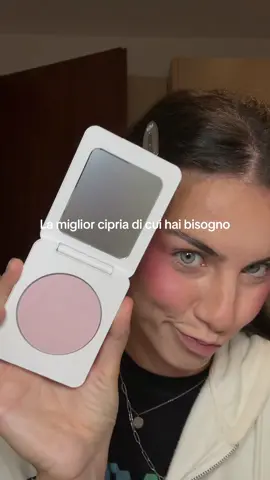 Non so voi, ma da oggi non esco senza la mia nuova cipria compatta Extralandia 💋 Opacizza, illumina e non si sente.. #BeautyRoutine #ExtralandiaMakeup #GlowUp