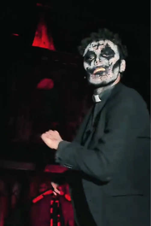 Dhake my hand in character! This was a fun one!#madworldhauntedattraction #madworld #madworld2025 #spookyseason #halloween 