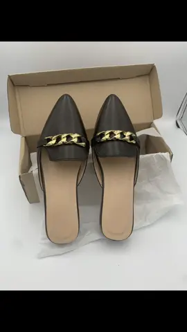 Gold chain at the vamp for a luxe finishing touch #fypage #sl870 #sandalsforwomen #mules #halfshoes 