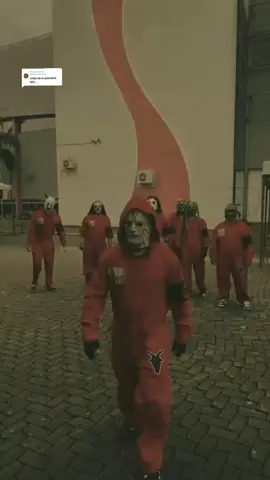 Membalas @animals.bandung Slipknot adalah grup musik heavy metal Amerika yang di bentuk di Des Moines pada tahun 1995 oleh perkusi Shawn Crahan, drummer Joy jordison dan basis Paul Gray, sembilan anngota selama lebih dari satu dekade#slipknot #coreytaylor #shawncrahan #joeyjordison #paulgray @Corey Taylor 