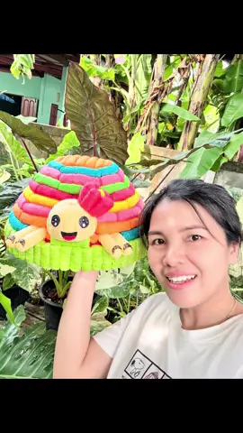 เราว่าหน้าเราใหญ่แล้วนะ เจ้าเต่าใหญ่กว่าอีก 🐢😆 #ฐาน36ซม. #กระทง #กระทงอาหารปลา #กระทงอาหารปลาข้าวโพด #กระทงทําเอง 