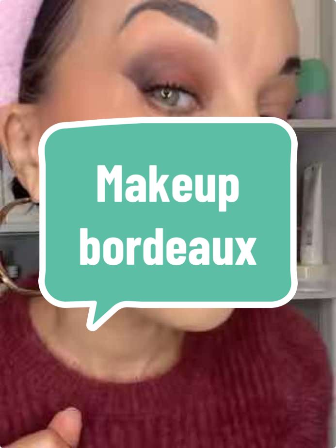 Aujourd’hui, j’ai sorti ma palette Mirage pour un make-up bordeaux mat intense et chic 🔥 Un look parfait pour sublimer toutes les carnations et donner ce petit côté regard profond & mystérieux qu’on adore 😏 👉 Astuce : les tons bordeaux font ressortir toutes les couleurs d’yeux (même les plus discrets 👀). Un fard mat bien estompé, un trait de mascara… et bam 💋 tu rayonnes sans en faire trop. 💄 Produits utilisés : Palette Mirage Farmasi (tons bordeaux), mascara Infinilash.  #MakeupBordeaux #PaletteMirage #FarmasiFrance #MaquillageDesYeux #LesPépitesDeKat