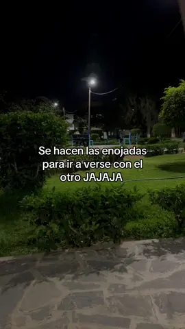Se hacen las enojadas para ir a verse con el otro 😏 #enojadas #verse #otro #relaciones #parejas 