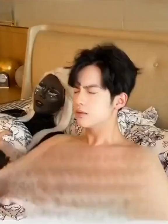 ดินสอเขียนคิ้ว - ลากเส้นได้บางสมจริง! เนื้อเนียนไม่ติดก้อน มีแปรงปัดคิ้วในตัว #เครื่องสำอางค์ต้องมี #สักคิ้วธรรมชาติ