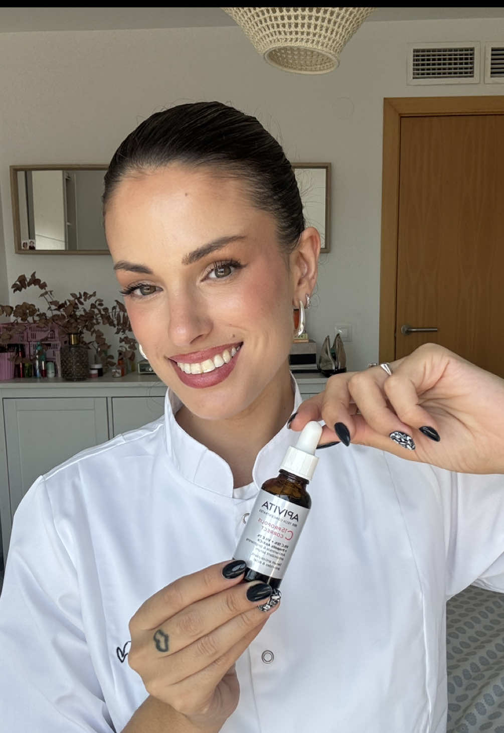 Publicidad ✨ Nuevo Sérum Corrector C15 Propóleo de @apivita ✨ Tu aliado para manchas, arrugas y luminosidad 💛 de la mano de Apivita. ✅ No irrita, no se oxida y es apto para todo tipo de pieles. #apivita #apivitaspain #c15 #vitamincserum #beetech