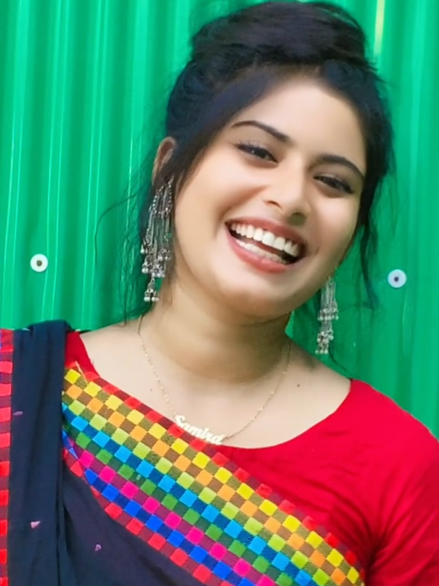 গোলাপ রাঙ্গা ঠোঁটে তোমার মায়াবী হাসি