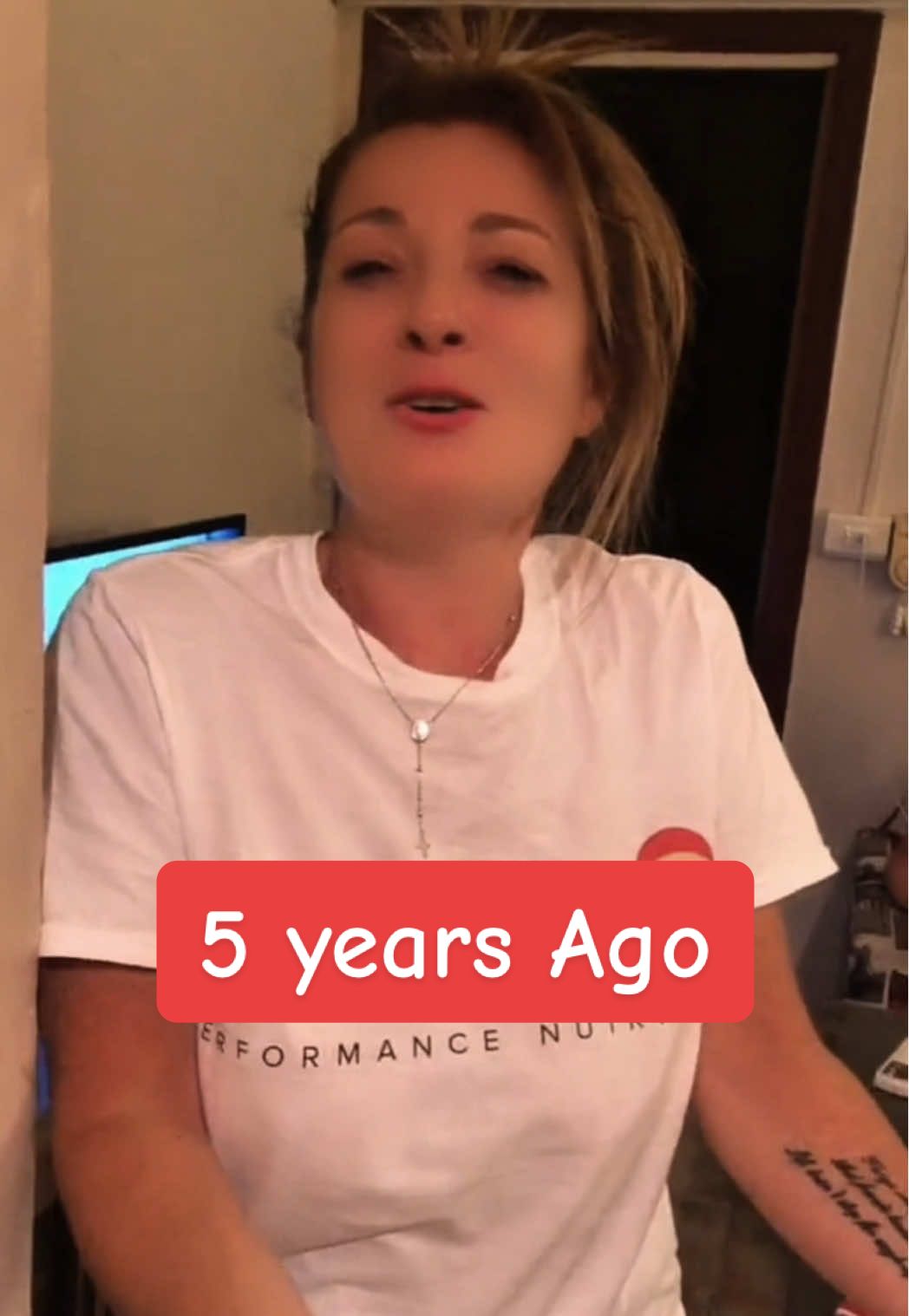 منضل نضحك كل ما نحضروا هالفيديو مع انو اليوم بيصير عمرو ٥ سنين.. ضل الفيديو والذكريات وبابا مات الله يرحمه. ❤️#onthisday 