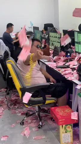 แก็งคลอเซ็นเตอร์ โชว์เงินหลังหลอกคนสำเร็จ ปิดงาน #แก็งคอลเซ็นเตอร์ 