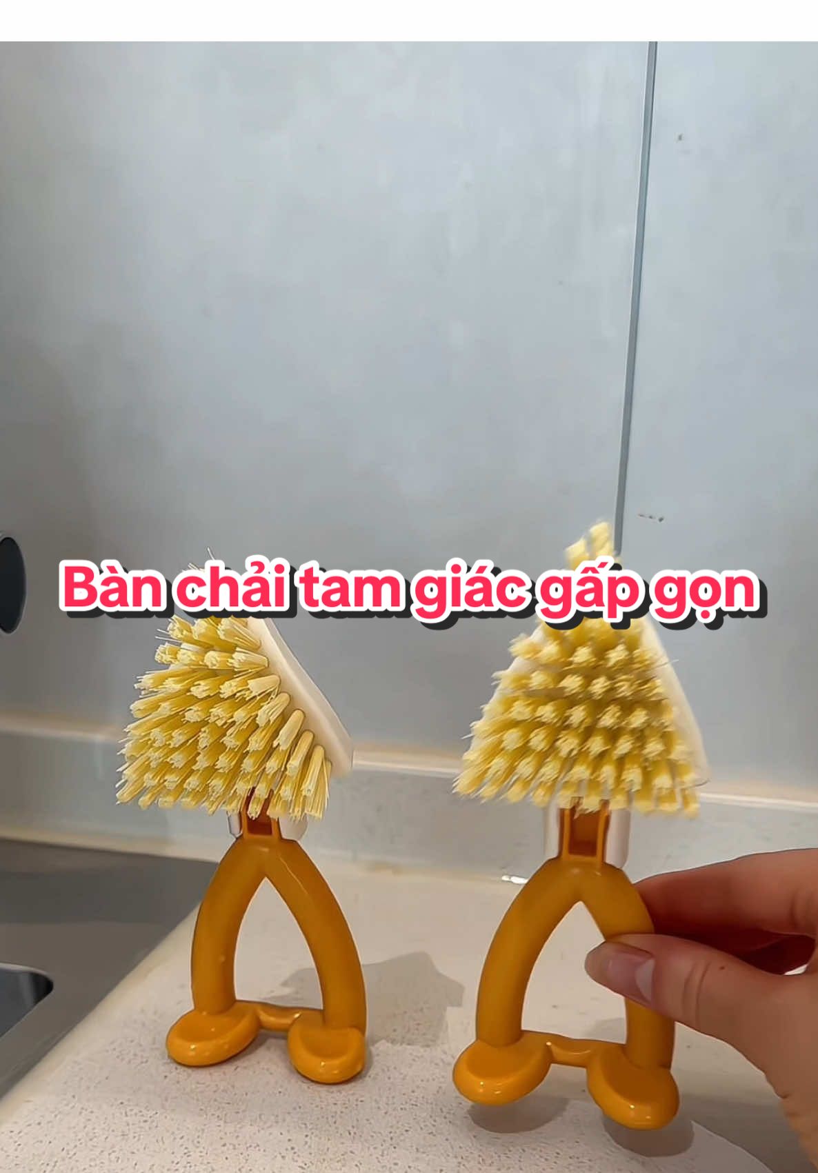 🧽 Bàn chải tam giác đa năng – nhỏ mà có võ nha cả nhà! #bànchảitamgiác 