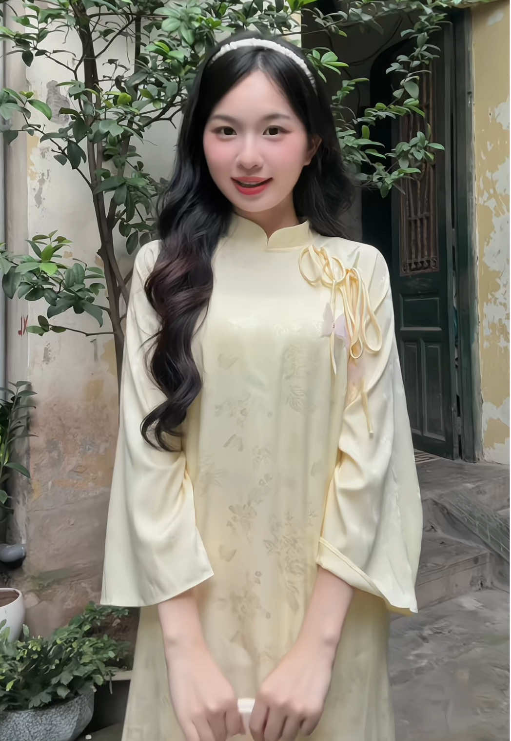 Nôn nao đến Tết 🧧 để diện áo dài quá các nàng uiii 🫶🏻💛 #aodai #aodaitet #chupanhtet #xuhuongtiktok #29febcloset 