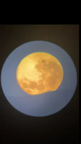 Súper luna en Santiago de Chile. Seré honesto esperaba menos de la contaminación de Santiago, a la próxima se verá mejore. #parati #chile #foryou #astrologia #astronomia #telescopio #luna #superluna #ciencia #espacio #galaxia 