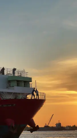 KM. HAI DA #kmhaida #kapalpenumpang #pelabuhantrisaktibjm #viralvideo #kapalroro 