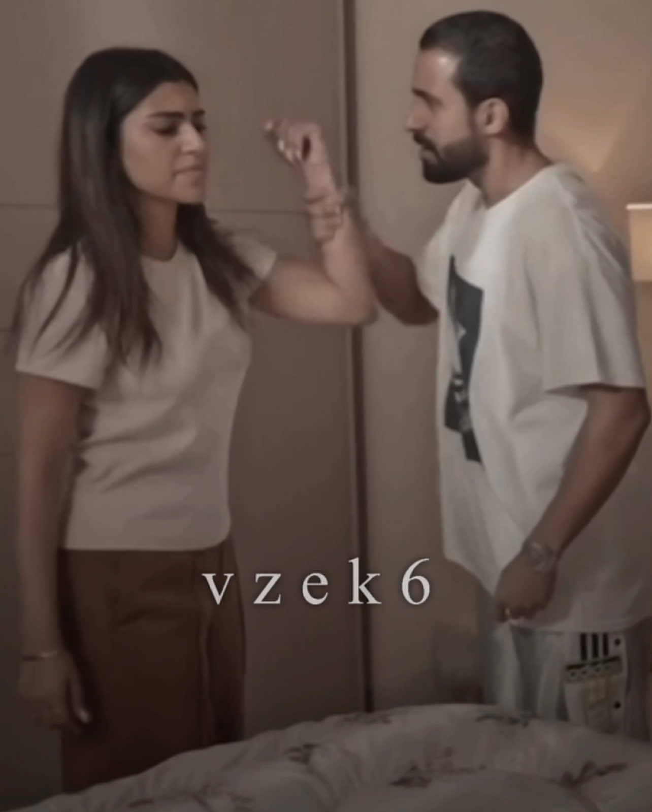 شفيها لو احتويتها بدال الانتقام اللي بيوديك بداهيه😔 ‏