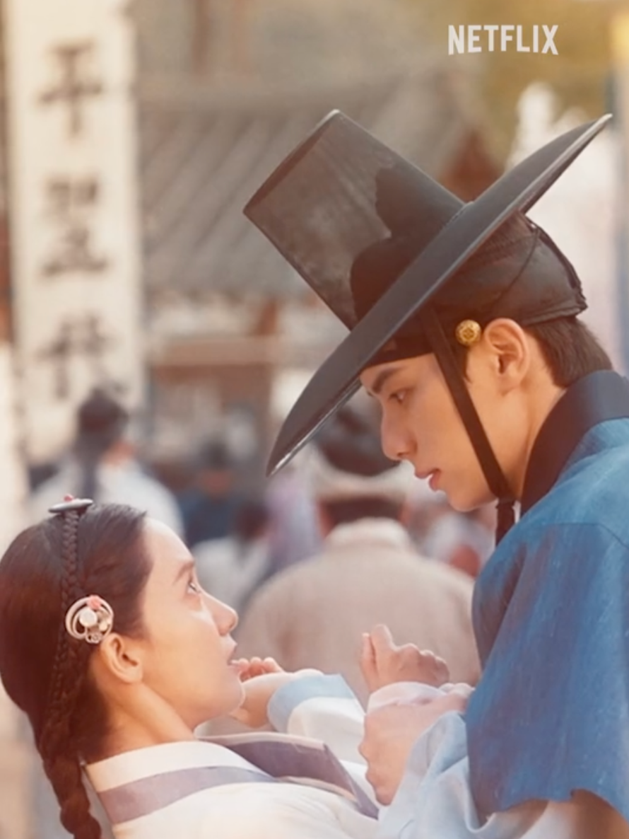 If you ask me, Yi Heon and Ji-young are definitely couple goals 🥰 #BonAppétitYourMajesty #SembangEntertainment #DramaTikTok #NewReleases #KDramas #KDramaLovers #WhatToWatch #TVRecommendations #NetflixMY #FlixReview