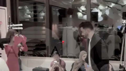 مااسامح ولااحلل الي تأخذ الفيديو او لقطه منه وصلو الفيديو ل شيرين بيوتي#شيرين_بيوتي @Sheri #اوسامه_مروة @Osama Marwah #غنيه #سيدرا_رامي @Cedra #نارين_بيوتي @Narins Beauty 