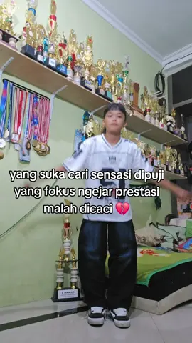 komentar kalian,menunjukkan siapa kalian 🥰🥰 #fyf #fyp #viral #danceviral #dancepicapica 