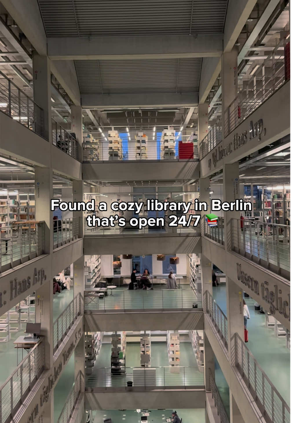 Berlin never sleeps, not even its libraries 😋 #bibliothek #studium #library #recommendation #studytok 