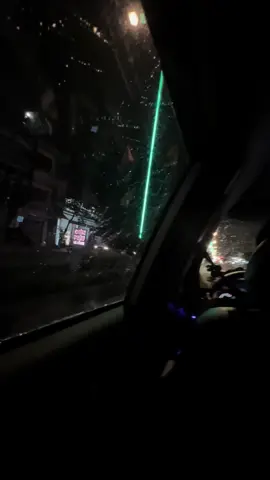 “Thương em một cô gái  quá nhiều vết thương lòng, vẫn cố hy vọng sẽ hạnh phúc khi hừng đông, bỏ qua lỗi lầm của họ mà chờ trông…” #xuhuongdi 