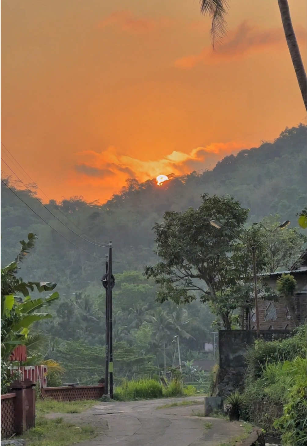 senja yang indah🌄#dusunnglegok #pesonasicentong #sriwedarisalaman #fy #magelang 