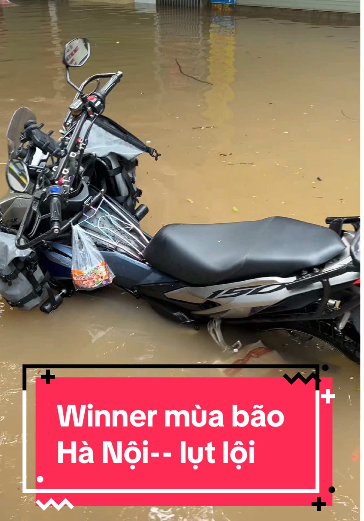 Ngập nửa con xe Winner lội nước--/ #chunmotorcycles #winneradv #ngập_hết_đường #lụt #xuhuong 