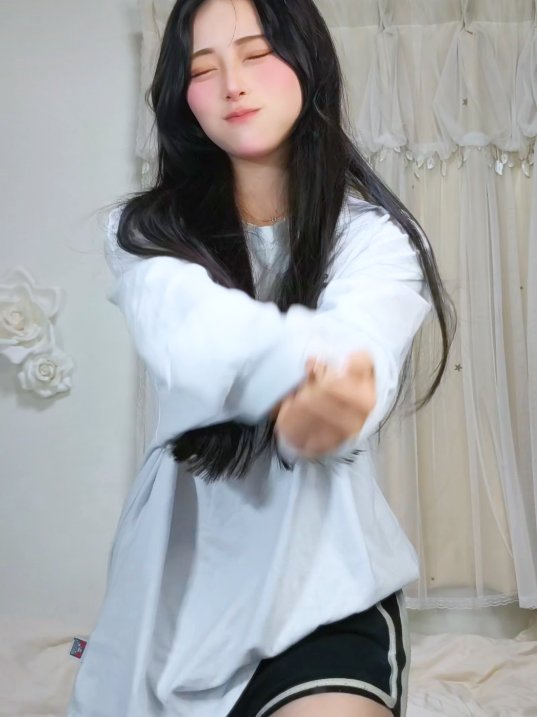 お餅つきのダンスが流行るとはこの世の中まだ面白すぎる。It's so funny how Japan's mochi-pounding culture has become so popular through dance！