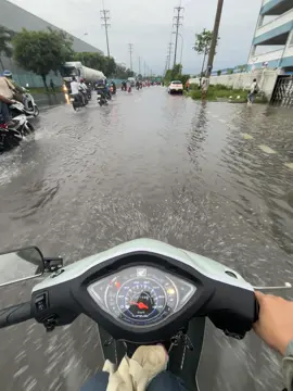 về sớm rửa xe  hẹ hẹ #luxshareictvântrung 