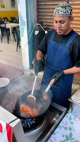Char Kueh Teow Lobster tepi flyover kat Kuantan 🔥 📍 Jamal dan Amal, Jalan Bukit Ubi, Kuantan (tepi flyover) ⏰ 5 ptg - 11.30 mlm #ilovepahang #pahang #kuantan #charkueyteow #fyp 