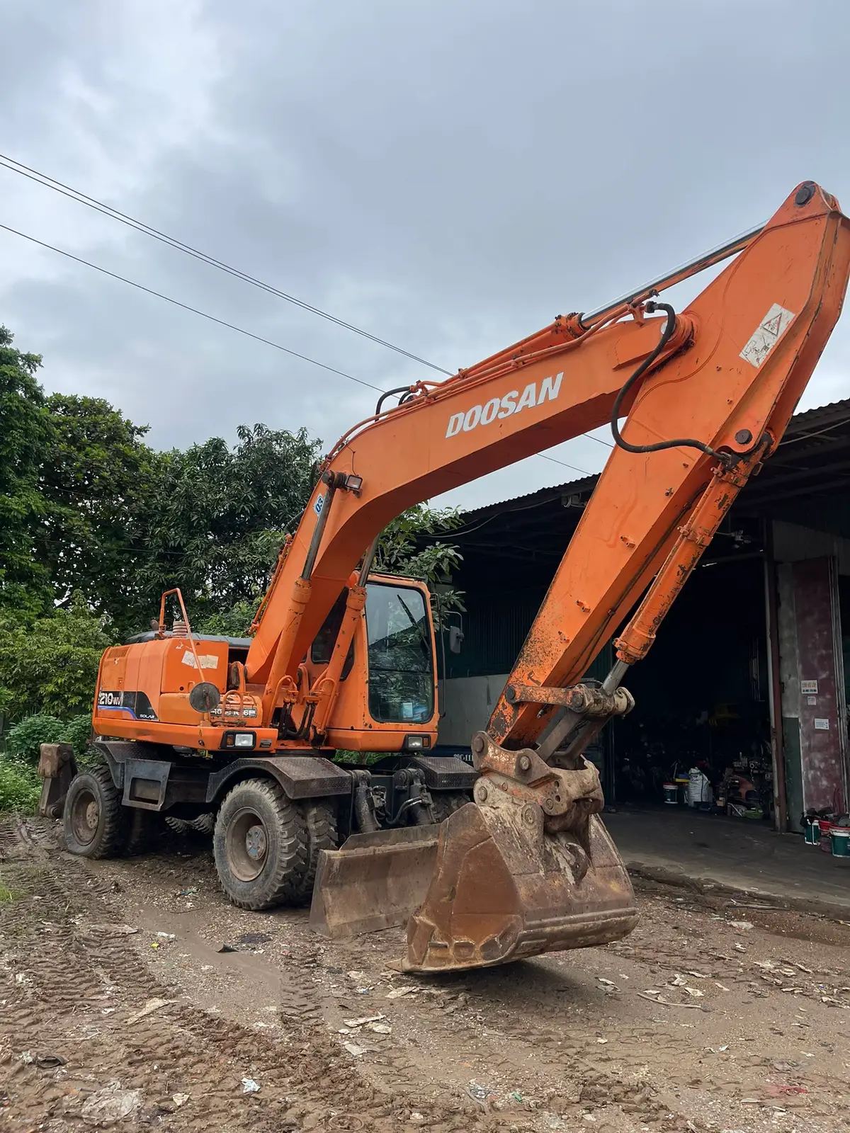 Cần bán dossan 210 đời 2006 máy đẹp, chất, ngon, giá thành hợp lý Ae cần máy xúc, máy công trình qua E Thành đảm bảo chỉ có máy ngon mang về sẵn kiếm lúa thôi với tiêu chí E Thành là máy cứ phải ngon chất lượng mới lên sóng trao tay ae và các sếp thôi khách trao e tin tưởng e trao khách chất lượng k lm ae thất vọng 🤝🤝✈️ Ae cần máy xúc, máy công trình Số lượng lớn Bán và cho thuê thì Lh trực tiếp E Thành nhé #thanhdagdilm🇻🇳 #maycongtrinh #viral #xuhuongtiktok #xuhuong 