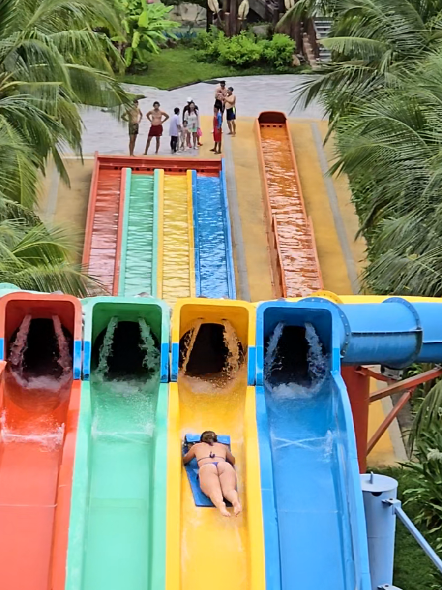 how could she ? 😱😱😱#GreenCreator #VinWonders #dulich #adrenaline #waterpark 