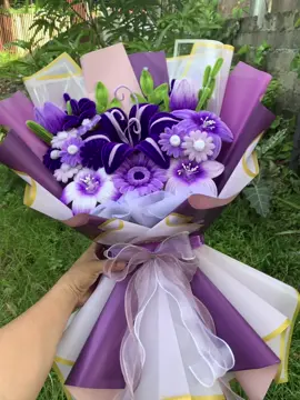 Purple lover? 💜 #handmade #handmadegifts #handmadecraft #handmadewithlove #fuzzy #fuzzywire #fuzzywireflowers #fuzzywirebouquet #craft #crafts #crafting #flowers #flowerbouquet 