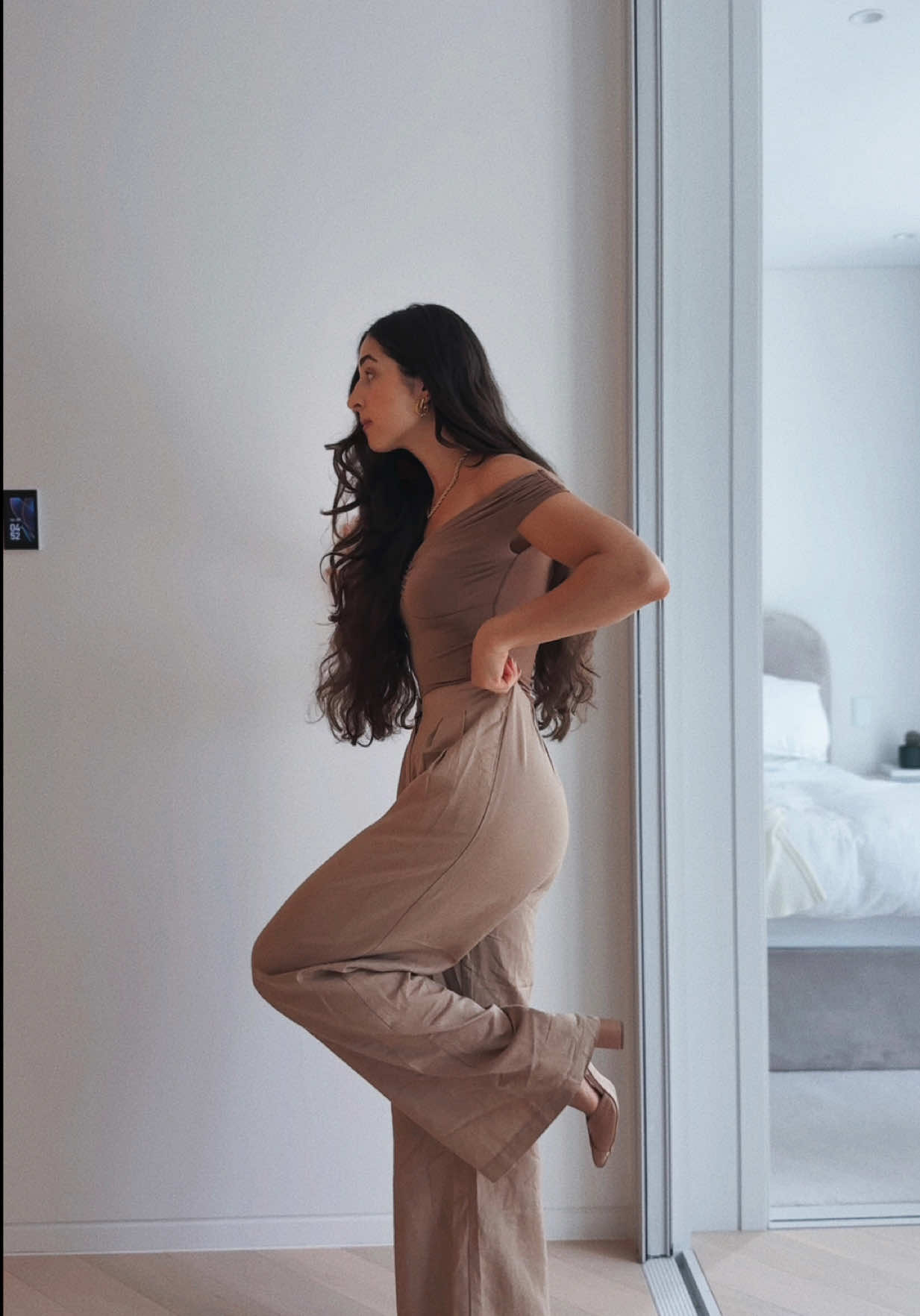 It’s a magic trick 🪄. Rate this hack ☺️ #stylehacks #fashionhack #fashiontip #styletip #styleme 