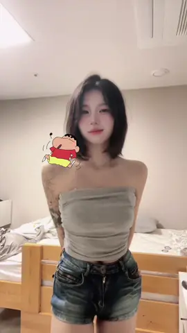 팔뚝살 못본척해주센.