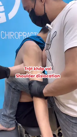 Trật khớp vai #shoulderdislocation #shoulderpain #tratkhopvai #daukhopvai #nanchinhxuongkhop     