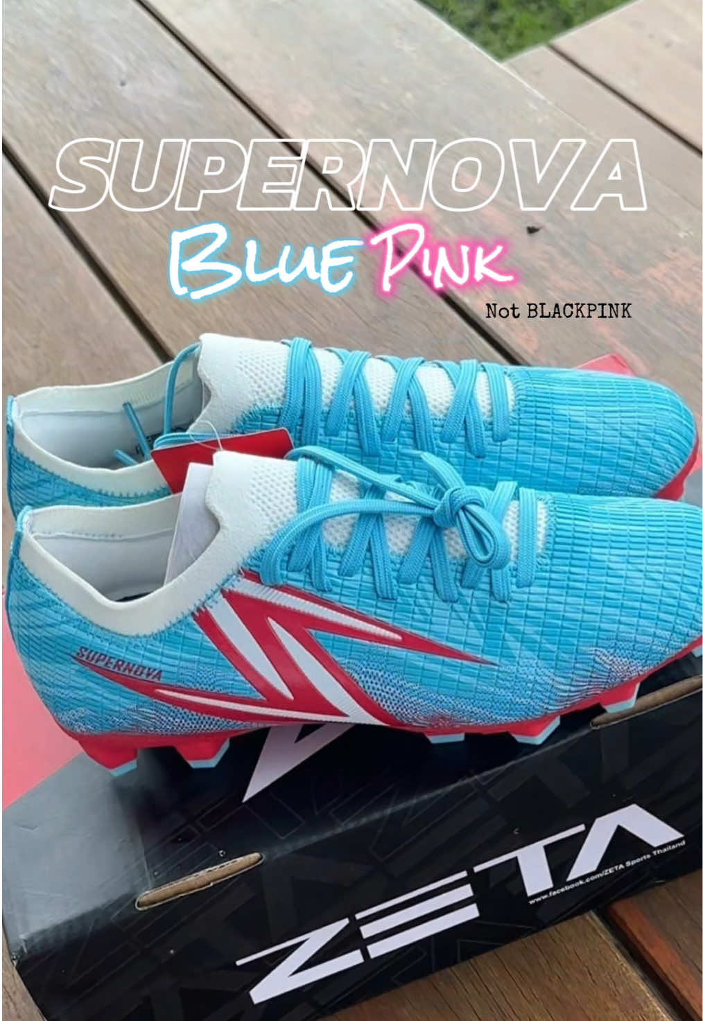 𝗭𝗘𝗧𝗔 𝗦𝗨𝗣𝗘𝗥𝗡𝗢𝗩𝗔 สีใหม่  สีฟ้า-ชมพู มาพร้อมปุ่มรองเท้า 2 สี แต่ราคาเท่าเดิม! ⚡ SUPERNOVA BLUE-PINK  (code: ZTFSC02BP) 📏 ไซส์: 38-44 EU / 230-290 CM / 5-11 US 💸 ราคา 990 บาท เท่านั้น! #ZETA #ZetaSportsThailand #Supernova #รองเท้าฟุตบอล #รองเท้ากีฬา