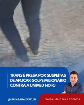 Agentes da 1ª Delegacia de Polícia (Praça Mauá) prenderam, nesta segunda-feira (6), Ruan Silva Queiroz (que utiliza o nome social Rafaella Silva Queiroz) e Matheus Soares Sant’Ana Paiva, acusados de estelionato e associação criminosa em um esquema que desviou cerca de R$ 668 mil da Unimed. A investigação, coordenada pela delegada Eláine Andrea Nunes Rosa, teve início após denúncia da própria cooperativa médica, que identificou fraudes em pedidos de reembolso de tratamentos médicos. Segundo a polícia, Rafaella, funcionária da empresa, falsificava documentos e direcionava os pagamentos para contas de amigos e parentes de Matheus, seu companheiro. Durante a operação, foram cumpridos mandados de prisão temporária e de busca e apreensão, com a apreensão de celulares, notebooks e documentos. As contas bancárias usadas no esquema foram bloqueadas, e os valores encontrados, arrestados pela Justiça. A investigação também revelou que Rafaella havia comprado passagens para a Argentina, indicando possível fuga. A Justiça, então, determinou o impedimento de saída do país e as prisões temporárias do casal. Os dois foram levados à sede da 1ª DP, onde cumpriram as formalidades legais. A Polícia Civil informou que outras pessoas envolvidas na fraude ainda são investigadas e reforçou o pedido de colaboração da população pelo Disque Denúncia (2253-1177) ou pelo WhatsApp da 1ª DP (21-98596-7131). #PolíciaCivil #UnimedRio #Estelionato #Fraude #RioDeJaneiro