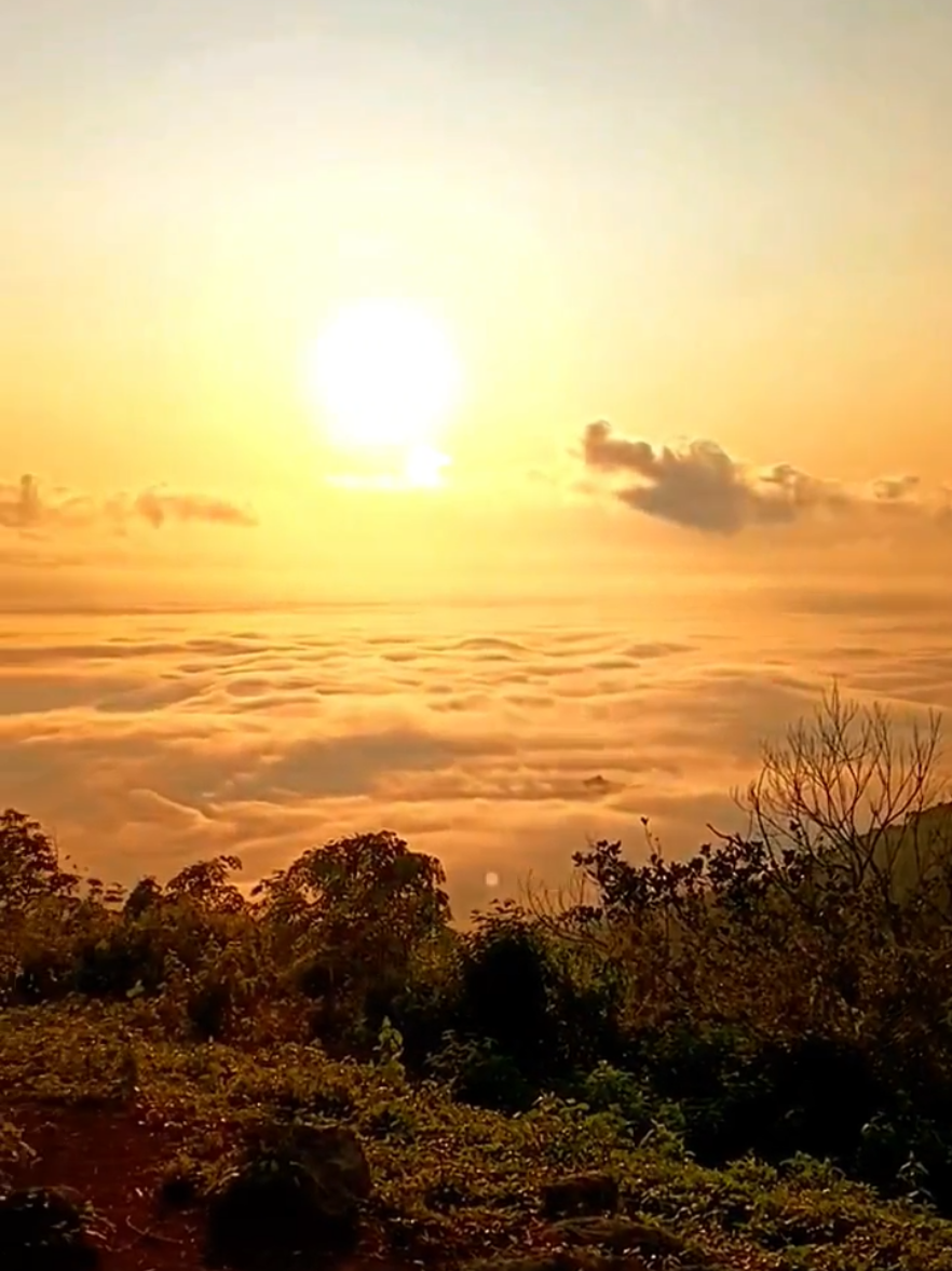 @Bukit KETERI #pesonaalamindonesia #pendakiindonesia  #lombokvirall🌴🌴 