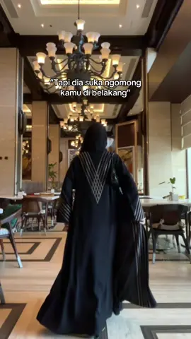 Kalo gini diomonginnya dari belakang, kanan, kiri sih