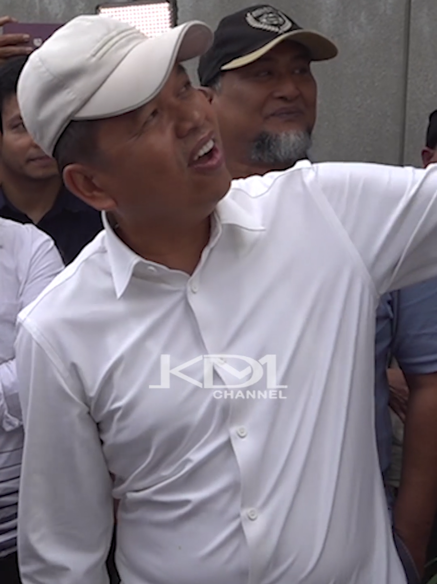 Penuhi undangan Pak Yai Mim, sepulang kerja akhirnya saya datang ke Malang