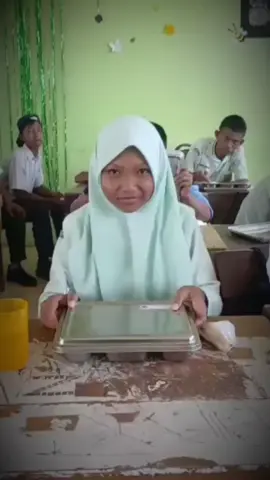 SAYANGGGG MAKAN SAYANGG😭😫🤣🤣 #mbg #makanbergizigratis #fyp #beranda #pelalawan 