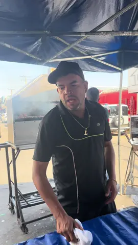Experimentando comida de rua em goiania hoje foi em Campinas atrás do camelódromo na barraca de pão com carne do Luciano e Cauan experimentei o mais vendido deles foi um sussesso carne de sol #goiania #comida #goianiaindica #experimentando #paocomcarne #carnedesol #espetinho #jantinha