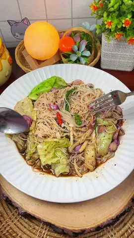 แซ่บ นัวร์🌶️  #น้ําปลาครกทอง  #ขนมจีนซาวน้ําปลาร้า 